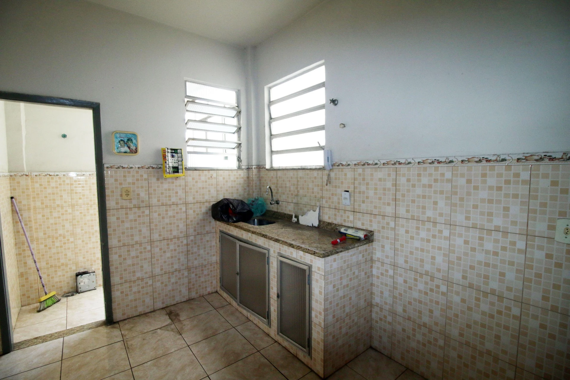 Apartamento de 2 quartos com piso de madeira ou laminado — photo 10