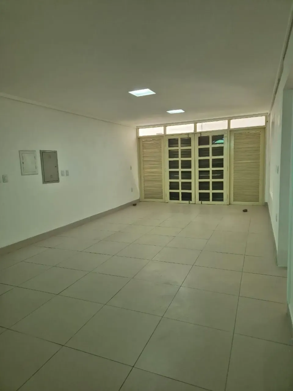 Робоче місце та 1 спальня: будинок 500 м²