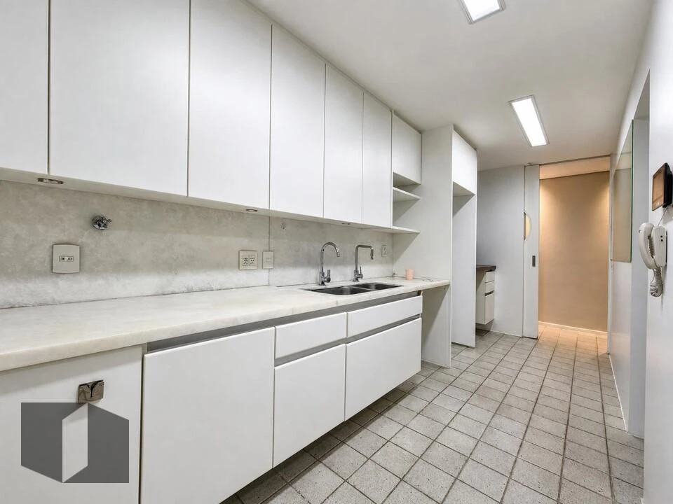 Apartment with air conditioning and 4 bedrooms — photo 23