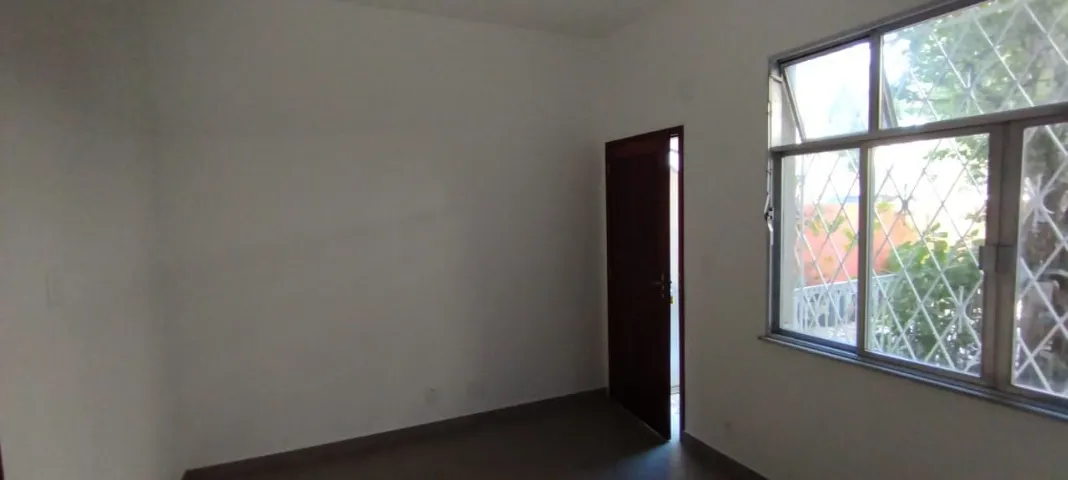 Unfurnished 3-bedroom apartment with balcony — photo 9