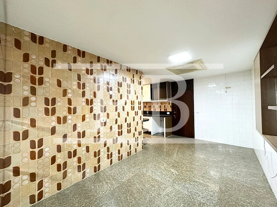 4-bedroom apartment with balcony and 319 m² — photo 31