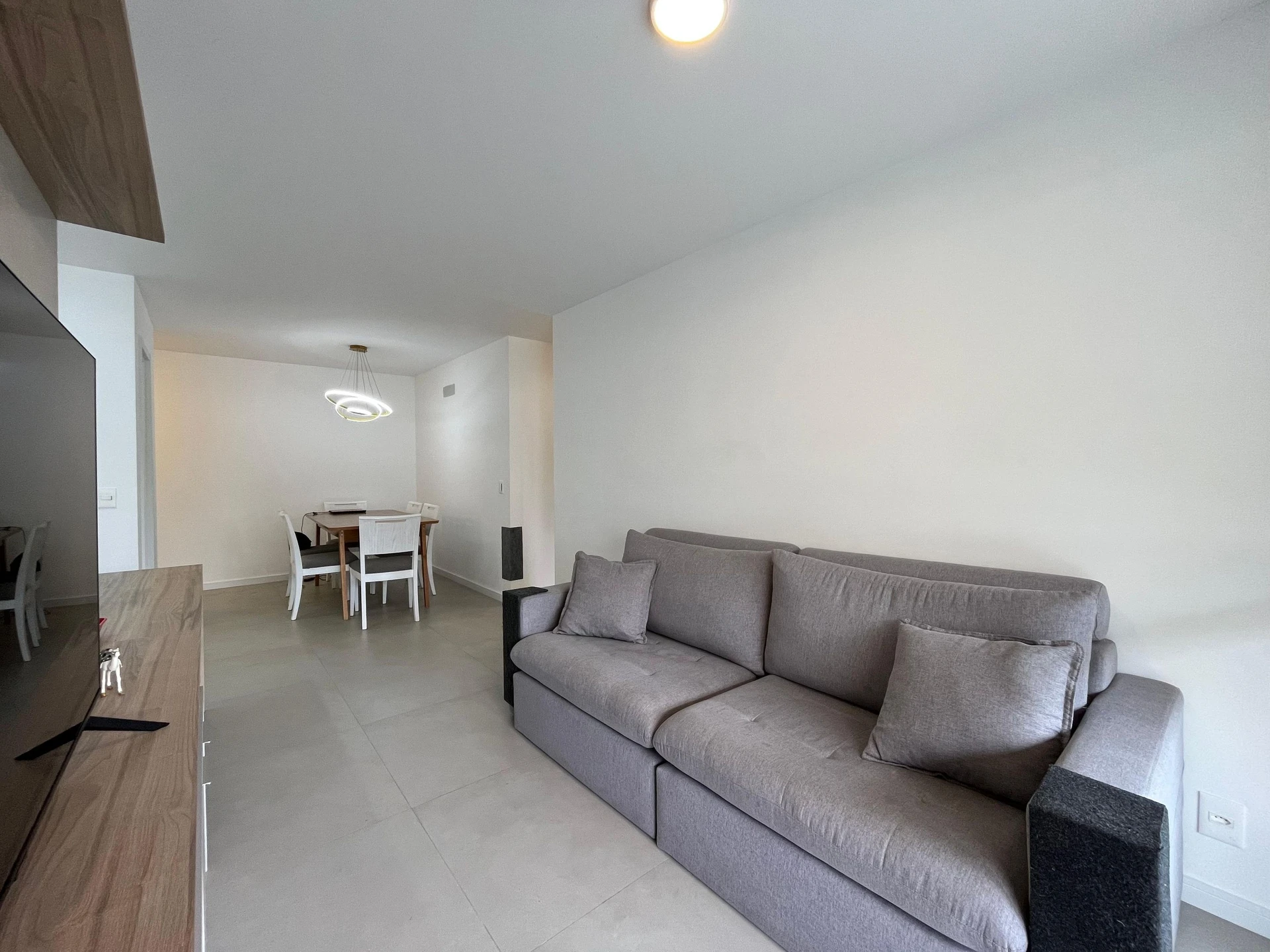Furnished apartment, 89 m², with a glass-enclosed balcony — photo 39