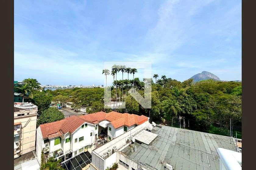 180 m² furnished apartment with open-plan kitchen — photo 17