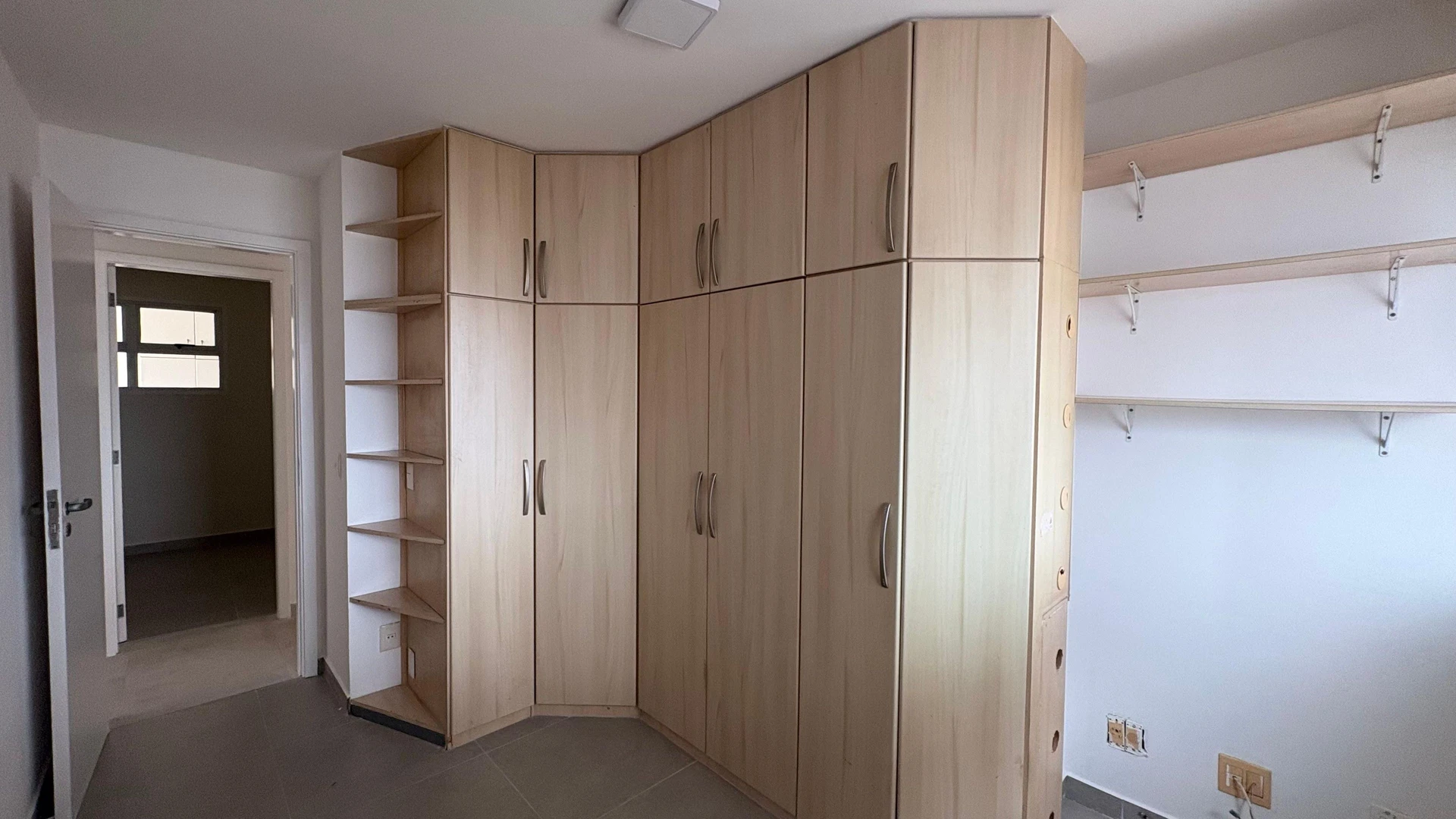 Floor-to-ceiling windows in a 3-bedroom apartment, 105 m² — photo 48