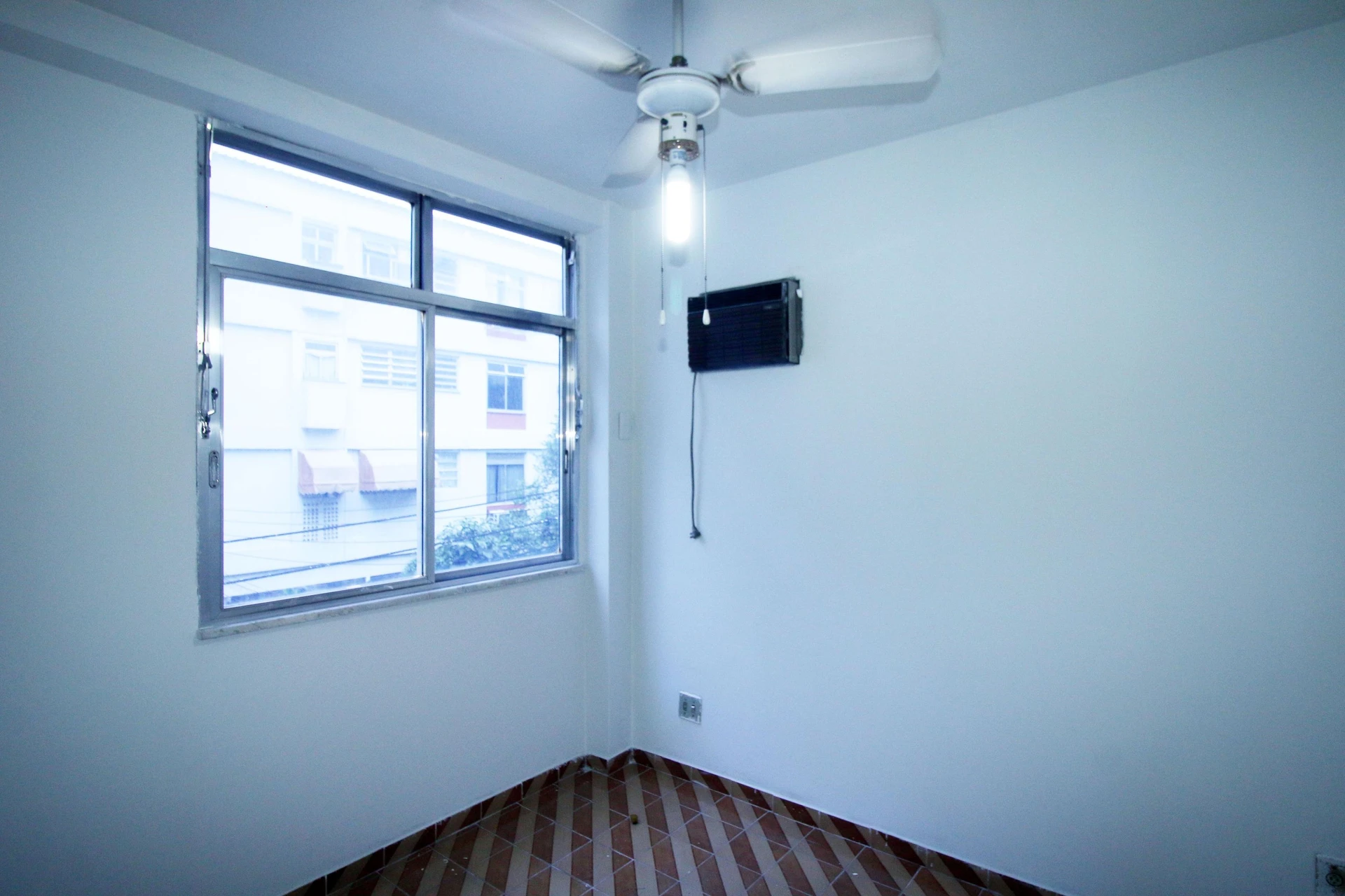 2-bedroom apartment in a building with a gym — photo 32