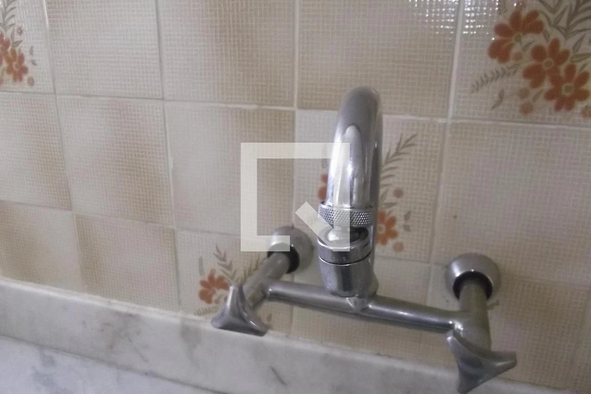 Unfurnished 2-bedroom apartment with a suite bathroom — photo 32