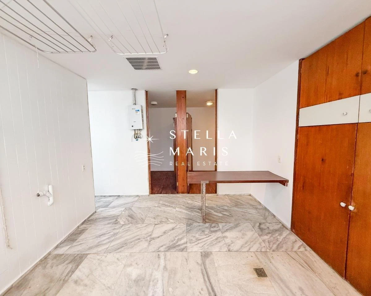 Unfurnished 225 m² apartment with 3 bedrooms — photo 12