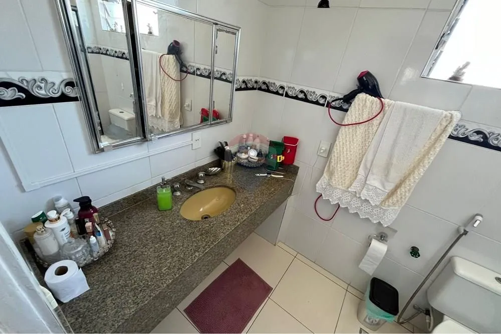 Furnished 4-bedroom apartment with 2 baths and 183 m² — photo 22