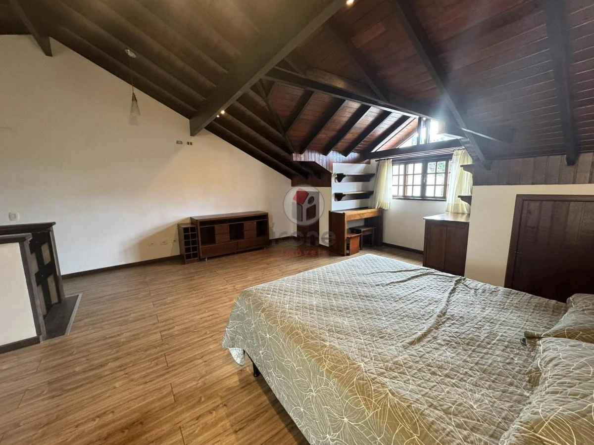 3-bedroom house with a bathtub in Curitiba — photo 17