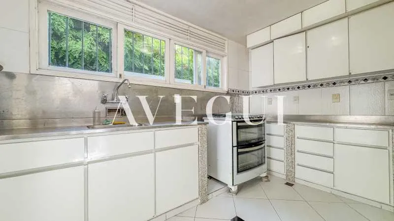 Casa sin amueblar con 4 dormitorios y 556 m² — photo 2