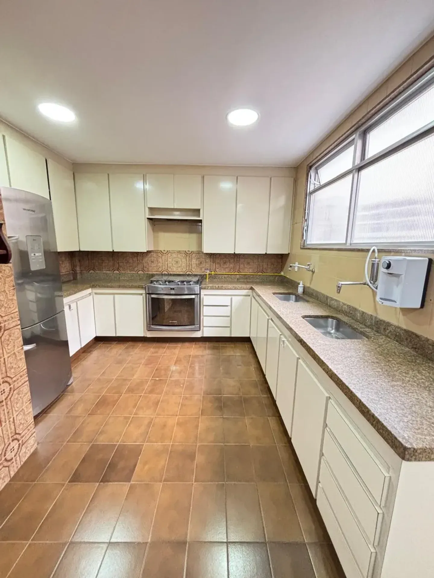 Apartment, 280 m², with a water view — photo 4