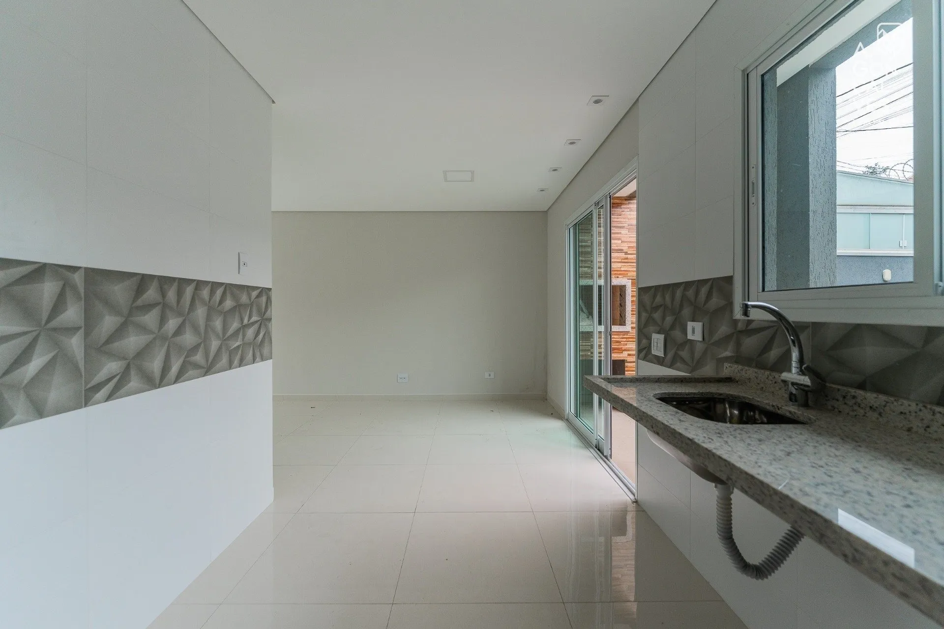 House with 3 bedrooms and an open-plan kitchen — photo 23