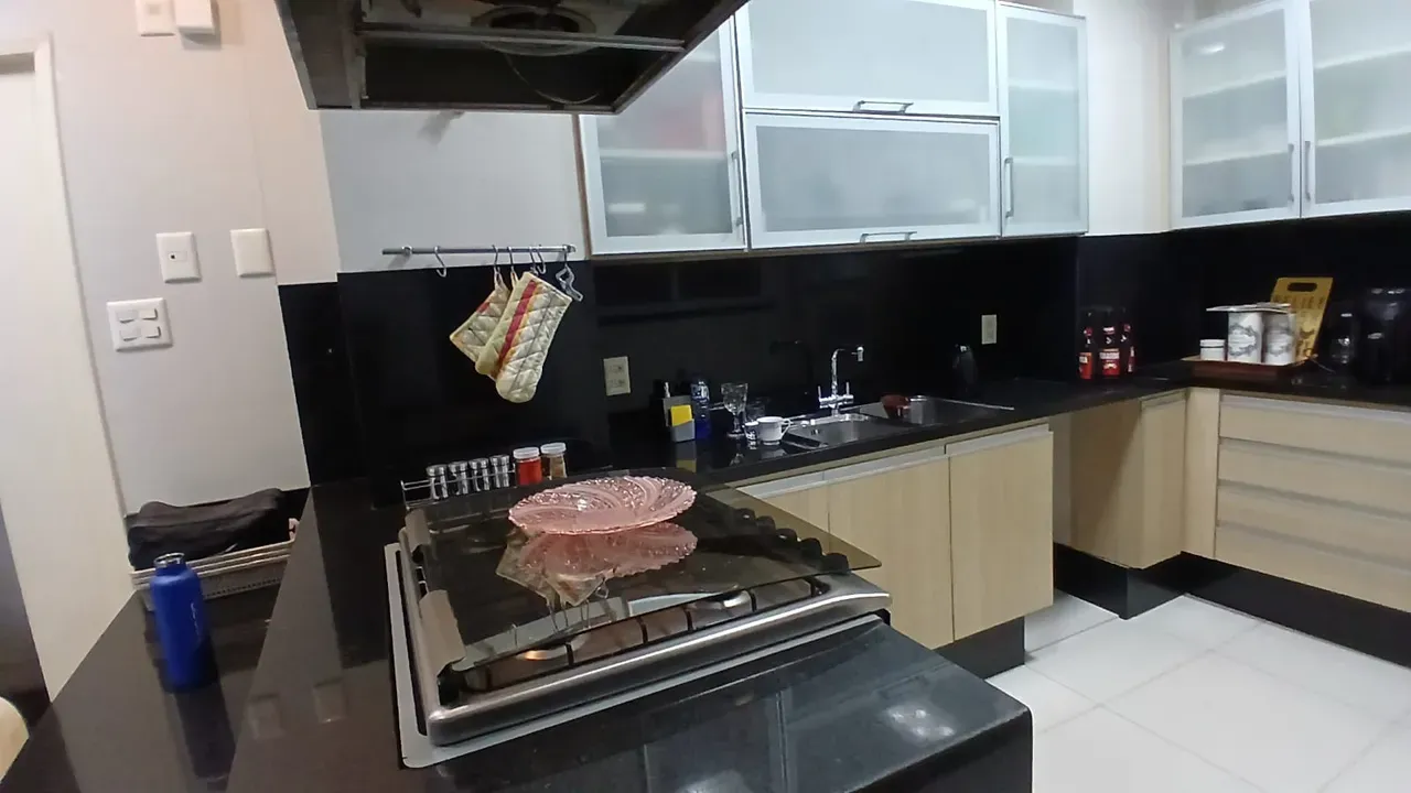 Furnished 3-bedroom apartment with 230 m² and no parking — photo 8