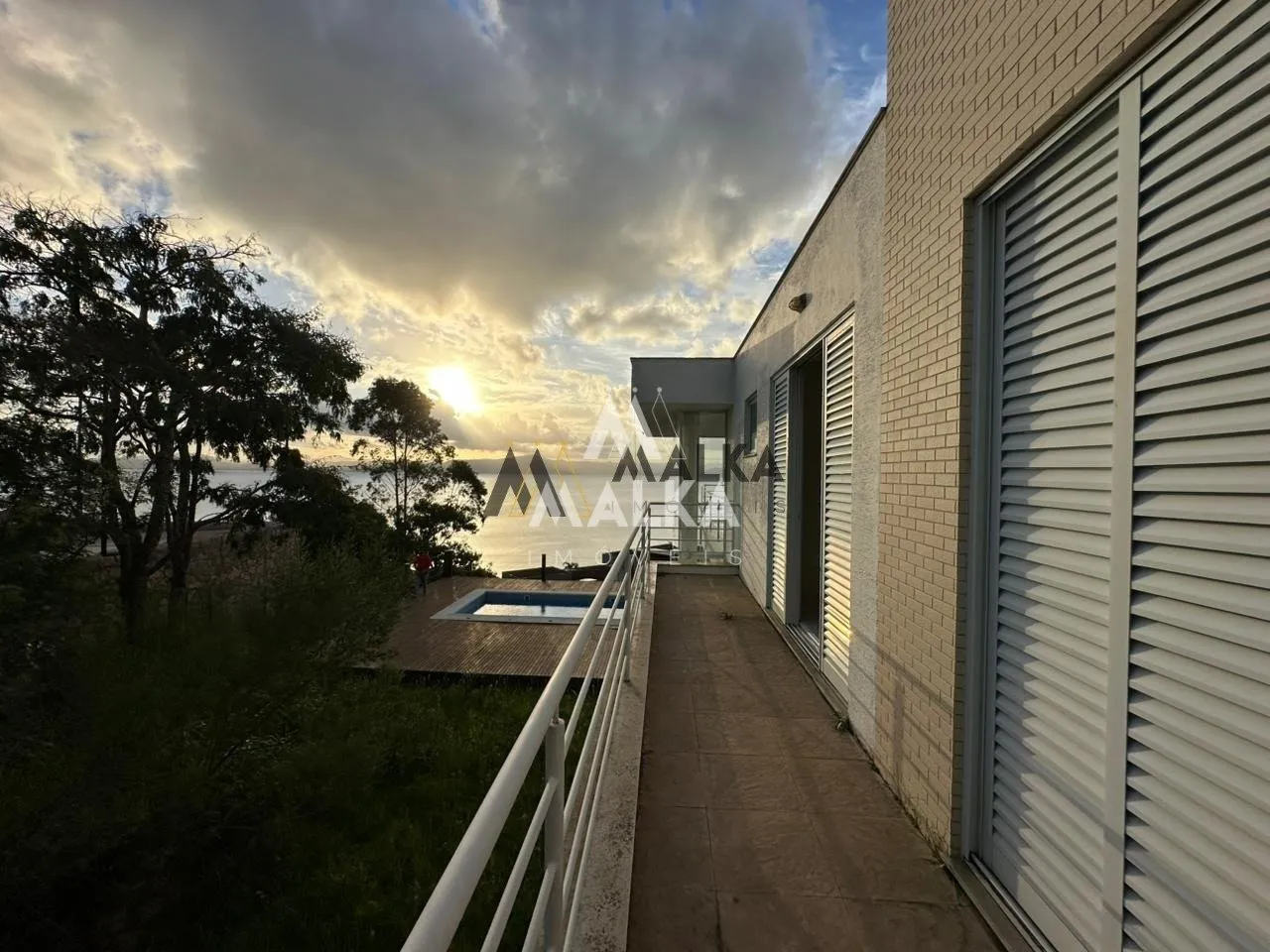 461 m² house with 3 en-suite bedrooms and private garden — photo 39