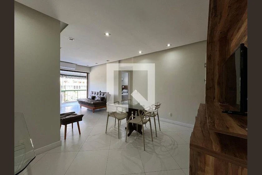 2-bedroom apartment in a building with a gym — photo 8