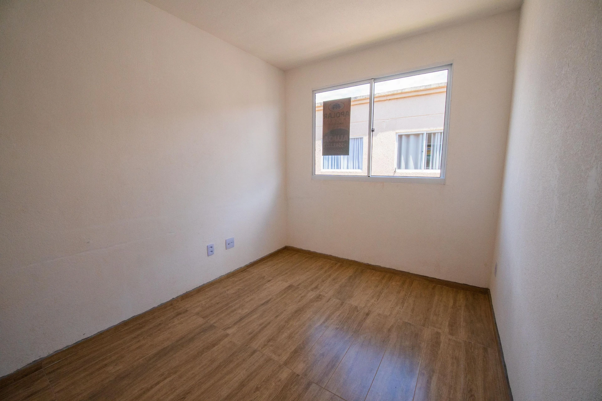 2-bedroom apartment with wood or laminate floors in Curitiba — photo 18