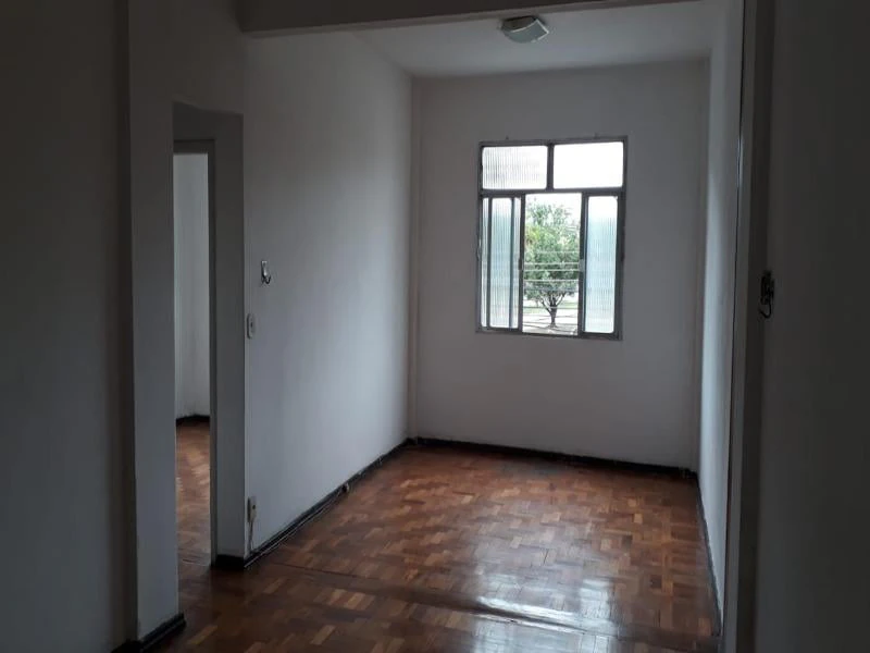 2-bedroom apartment with wood or laminate floors — photo 2