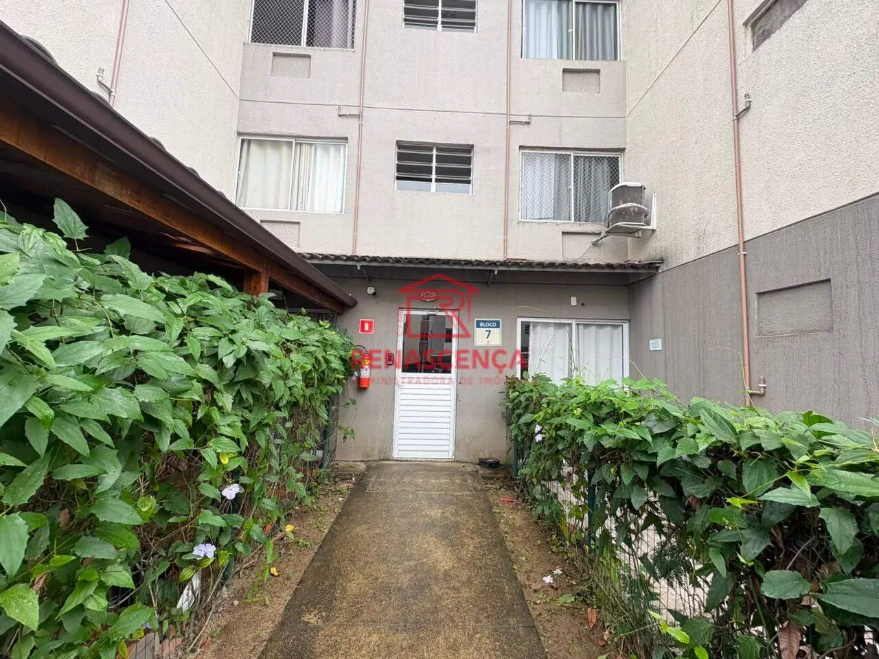 2-bedroom apartment with no parking included — photo 3