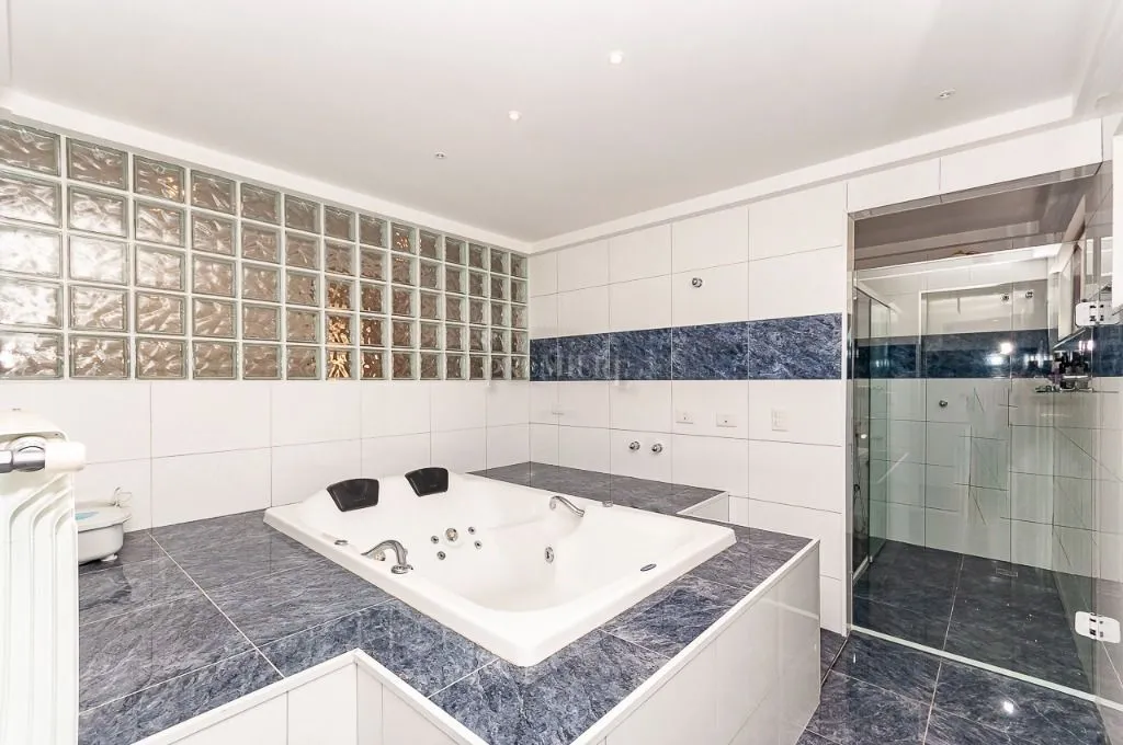 Furnished house with 4 bedrooms across 1167 m² and 8 spots — photo 88