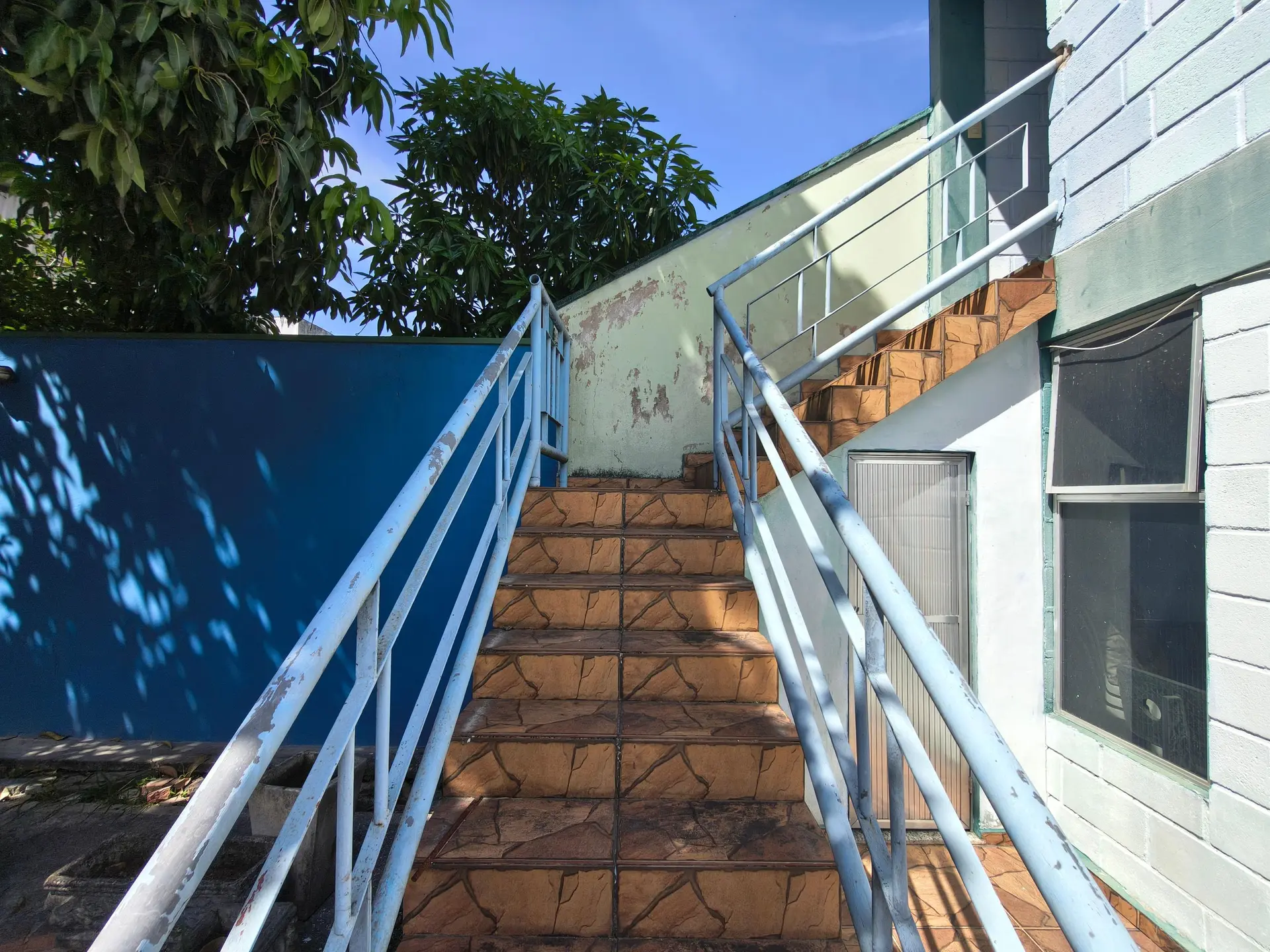 Casa sem mobília com 1 quarto e varanda com pia — photo 25