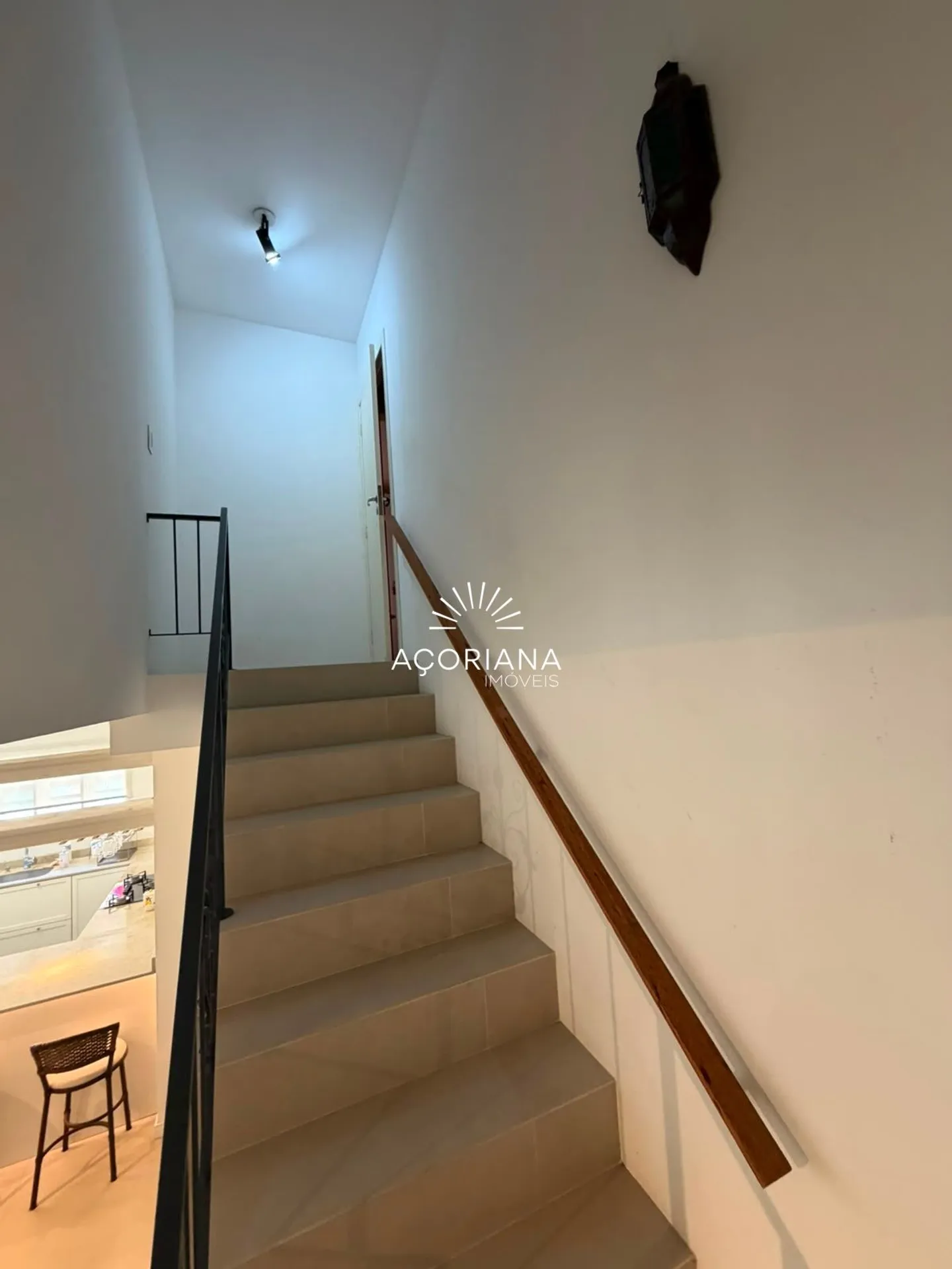 Furnished 600 m² house with 5 bedrooms and an integrated kitchen — photo 75