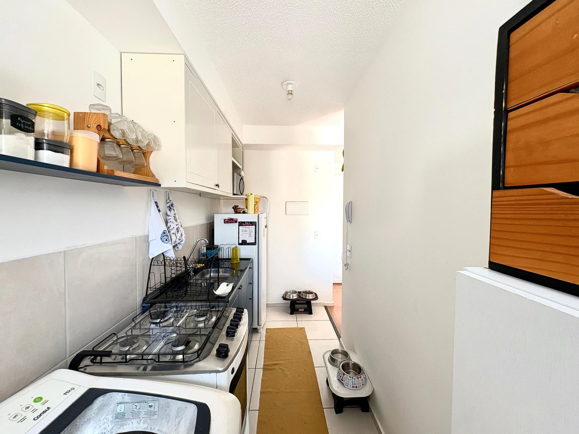 2-bedroom apartment in a building with a gym — photo 9