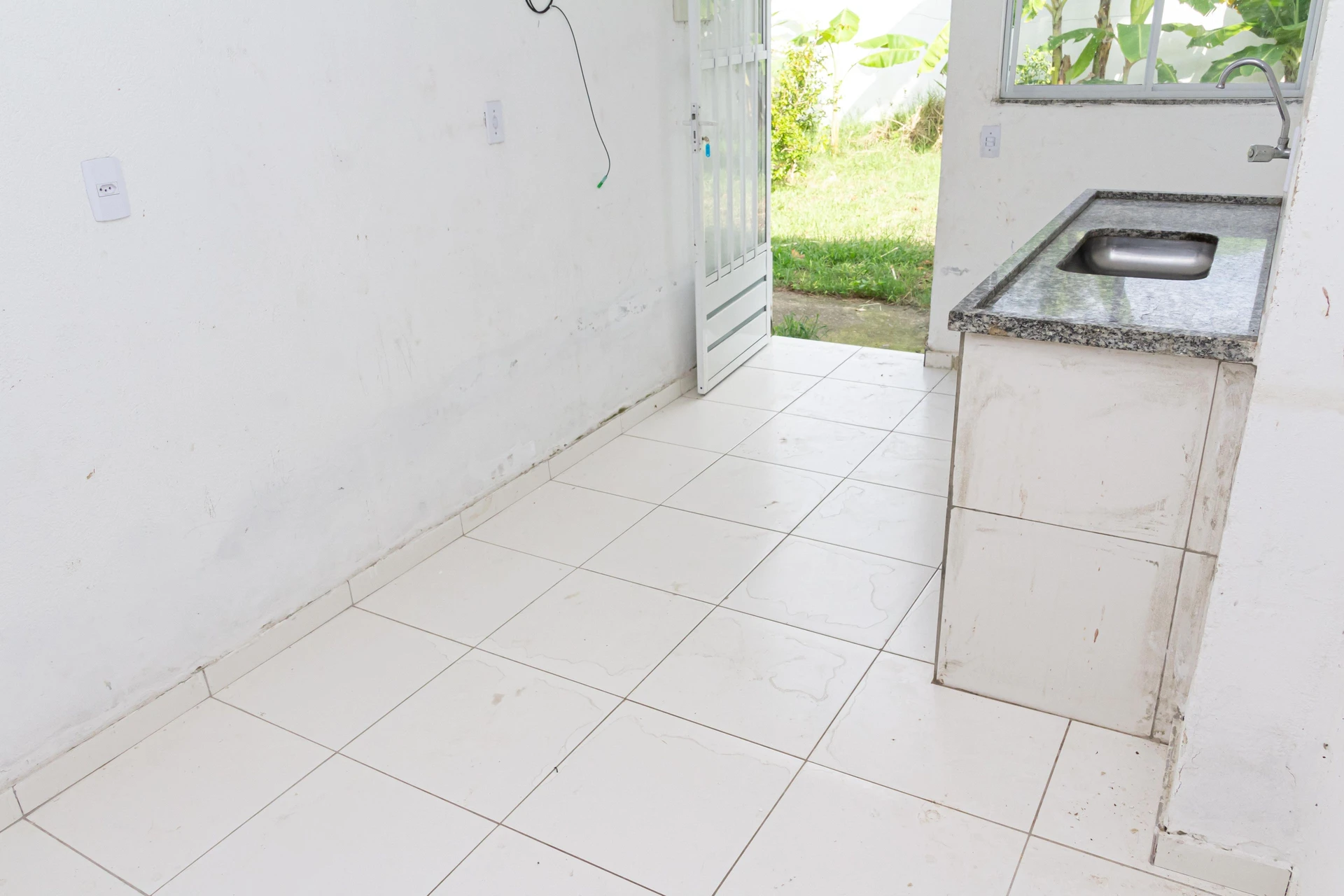 Studio with private laundry area and private garden — photo 13