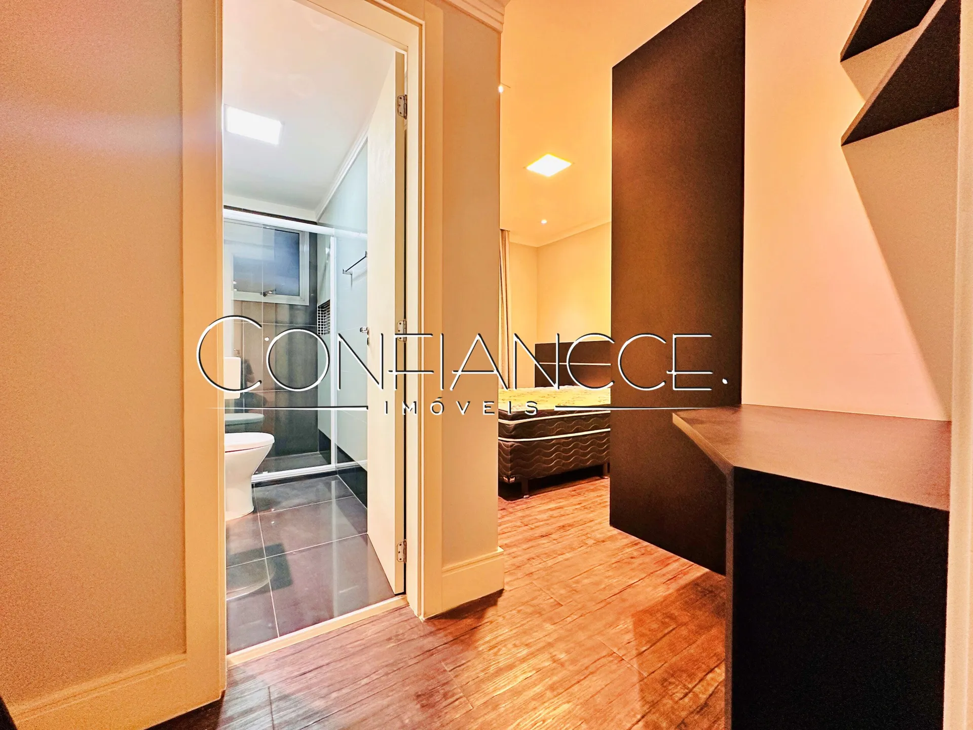 Glass-enclosed balcony in a 3-bedroom apartment, 134 m² — photo 17