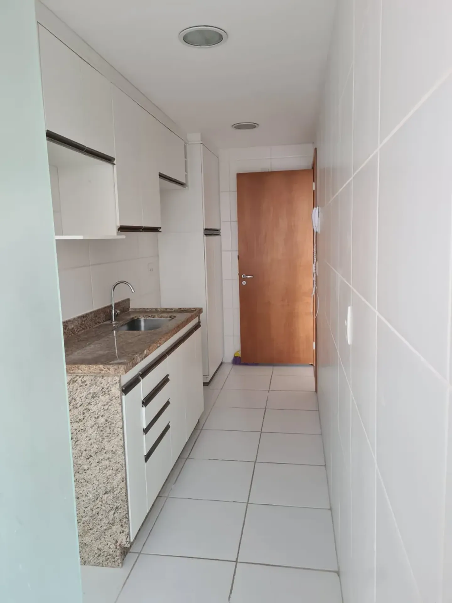 2-bedroom apartment in a building with a sauna — photo 50
