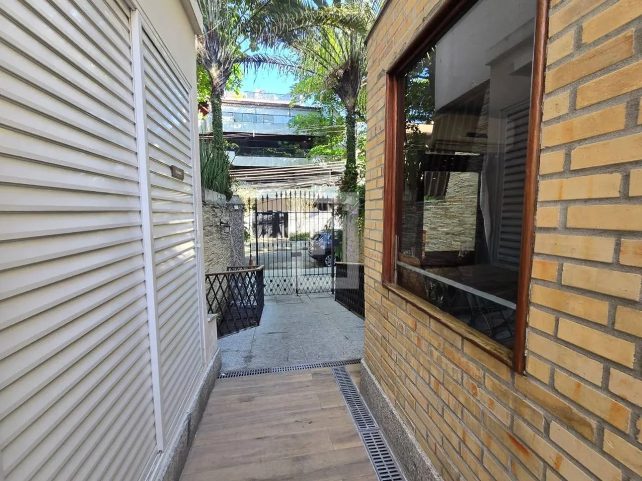 Triplex house with 4 bedrooms and 2 en-suites — photo 21