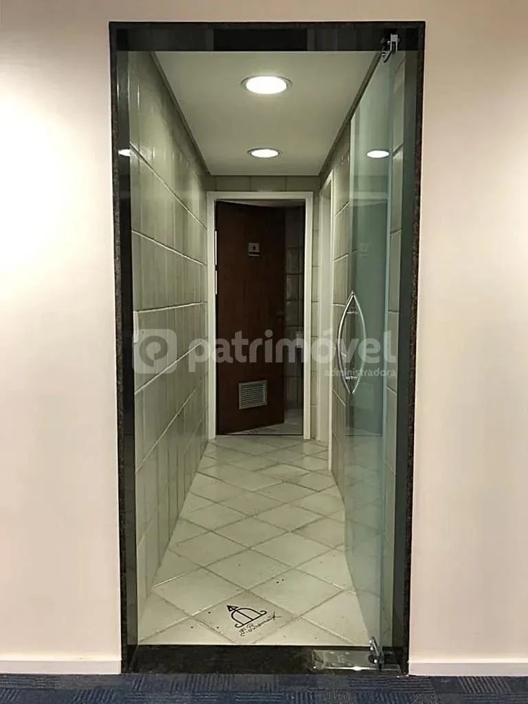Unfurnished 350 m² apartment with built-in cabinets — photo 14