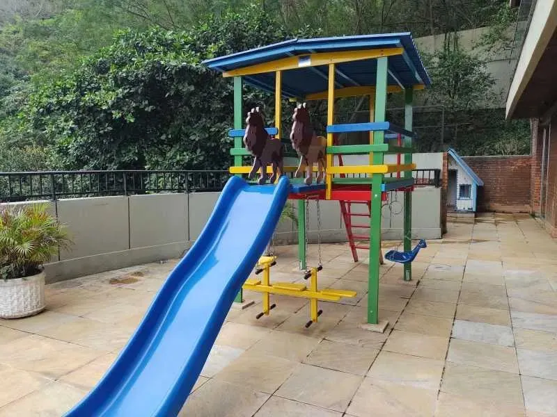 Furnished 3-bedroom apartment with glass balcony — photo 16