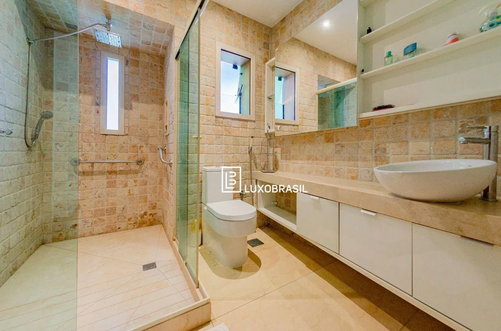 Furnished house with 6 en-suite bedrooms and 9 parking — photo 33