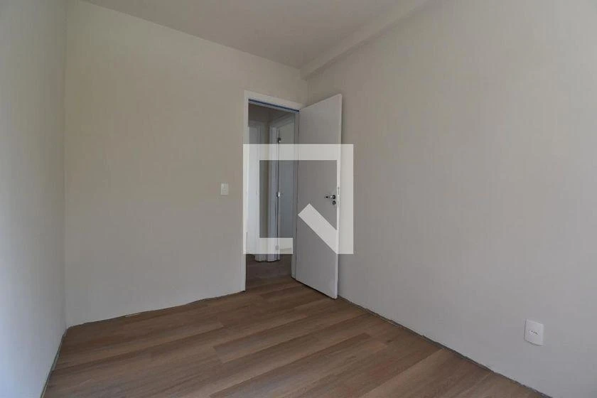 Balcony with a grill in a 3-bedroom apartment, 64 m² — photo 3