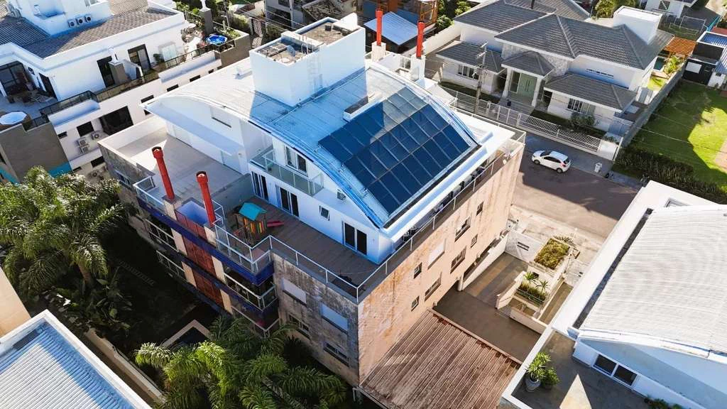 Penthouse with 3 en-suite bedrooms and enclosed balcony — photo 4