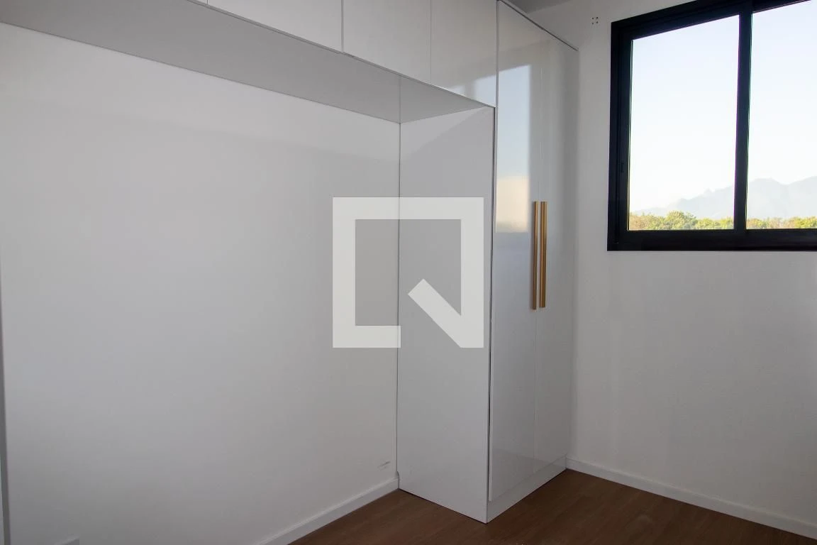 One-bedroom apartment in a building with a gym — photo 3