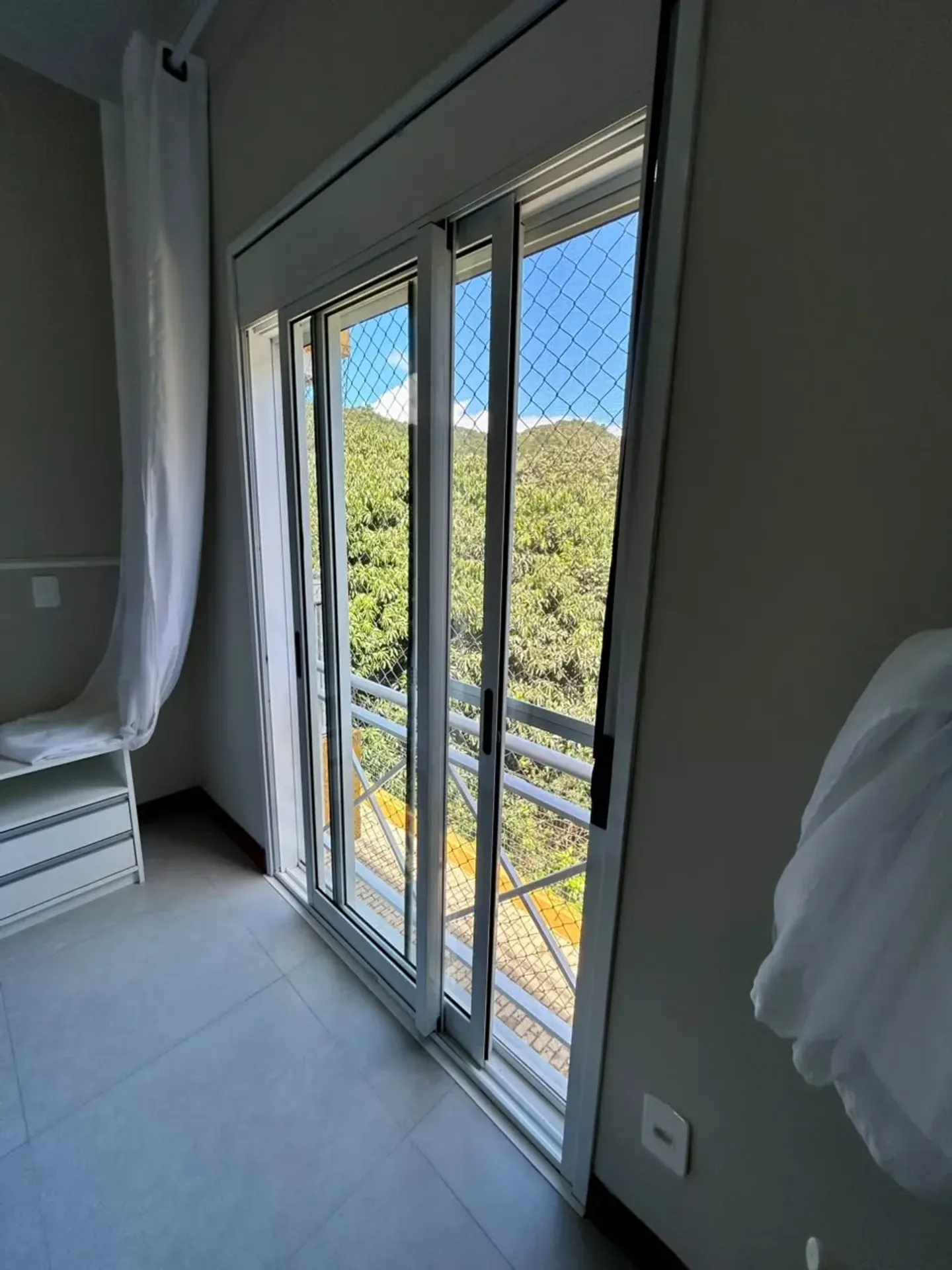 3-bedroom apartment with a washing machine — photo 6