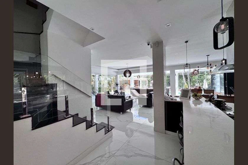 Condo house with 6 en-suite bedrooms and private garden — photo 26