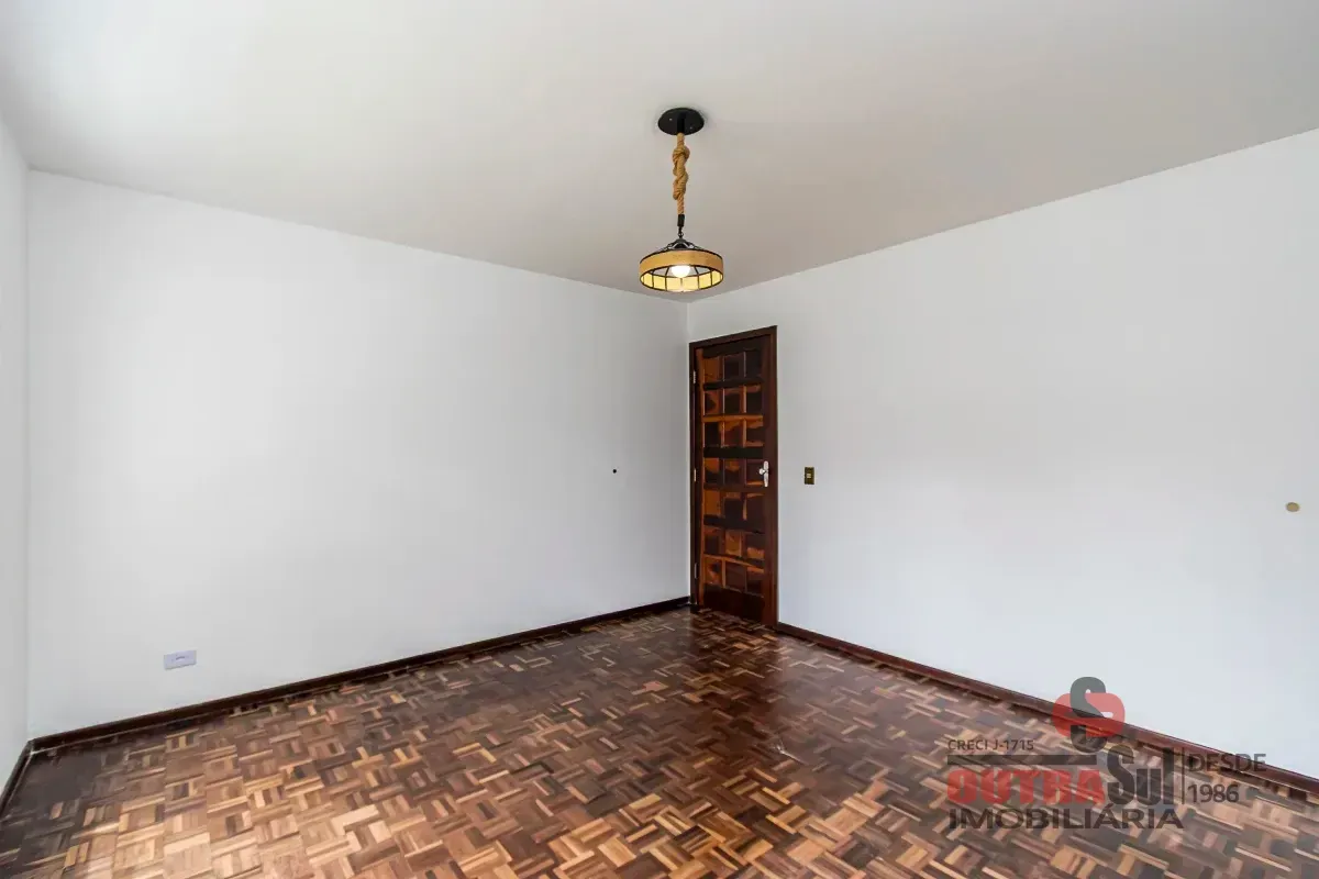 Casa, 215 m², com piso de madeira ou laminado — photo 7