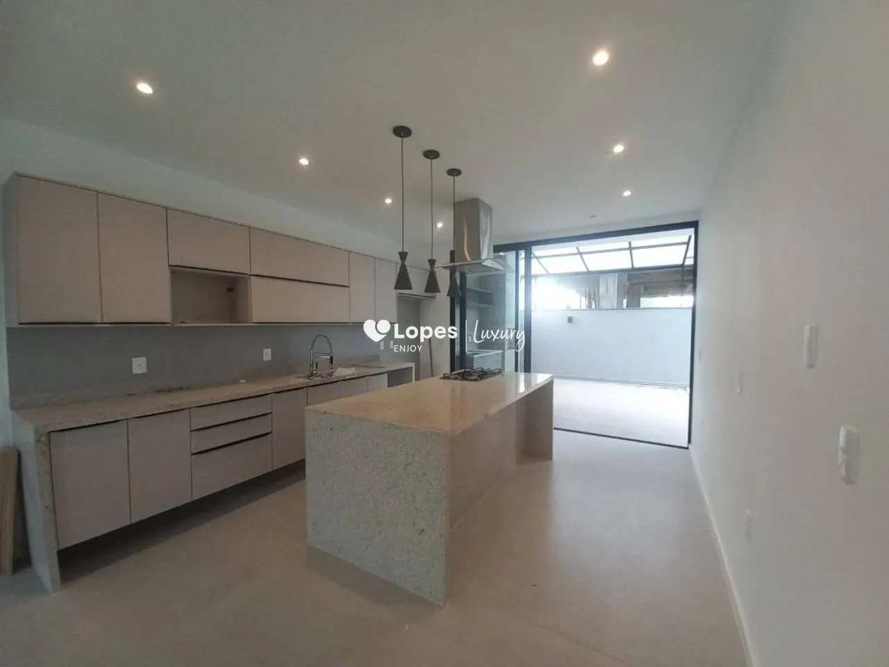 Unfurnished 4-bedroom house with 5 bathrooms and 329 m² — photo 8