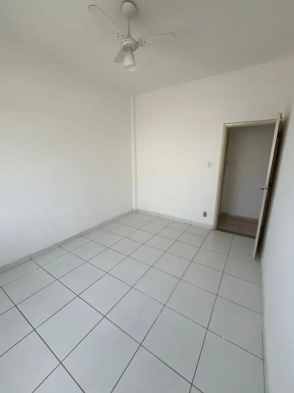 2-bedroom apartment with a glass-enclosed shower — photo 3