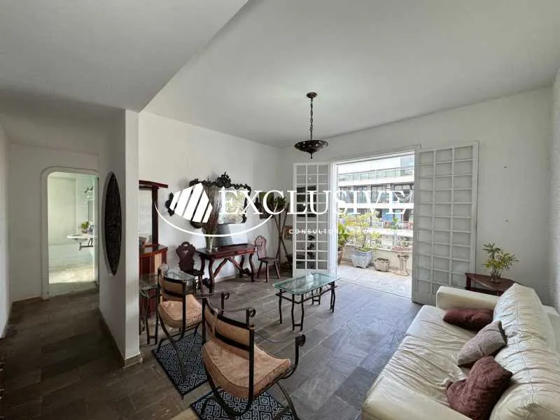 Furnished apartment with 4 bedrooms and a glassed-in balcony