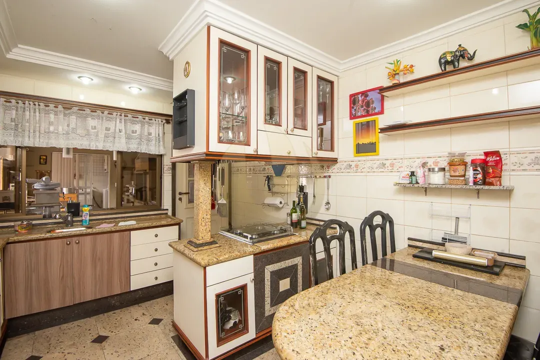 Furnished 860 m² house with 5 bedrooms and 10 bathrooms — photo 16
