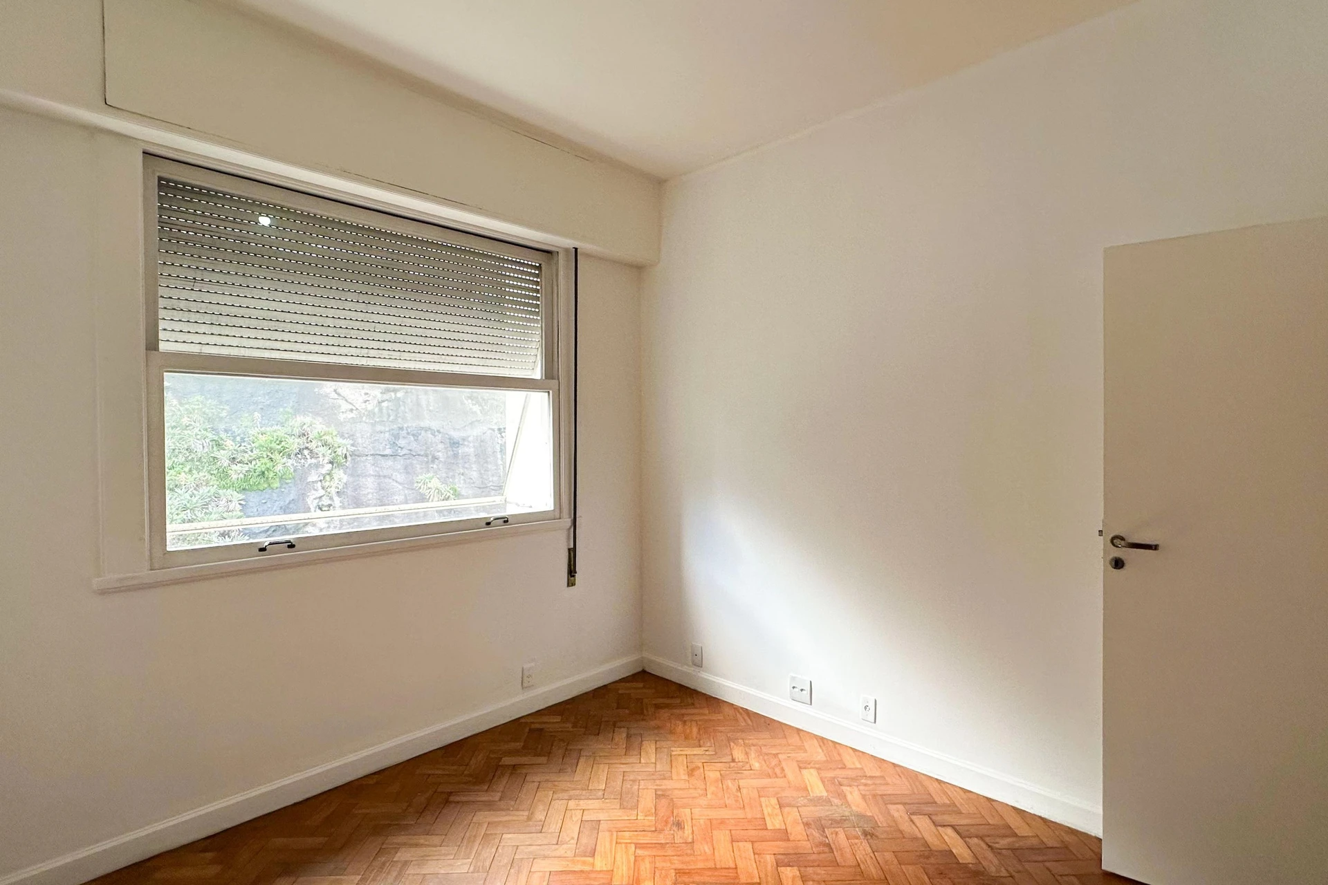 Unfurnished apartment with 3 bedrooms and 4 bathrooms — photo 25