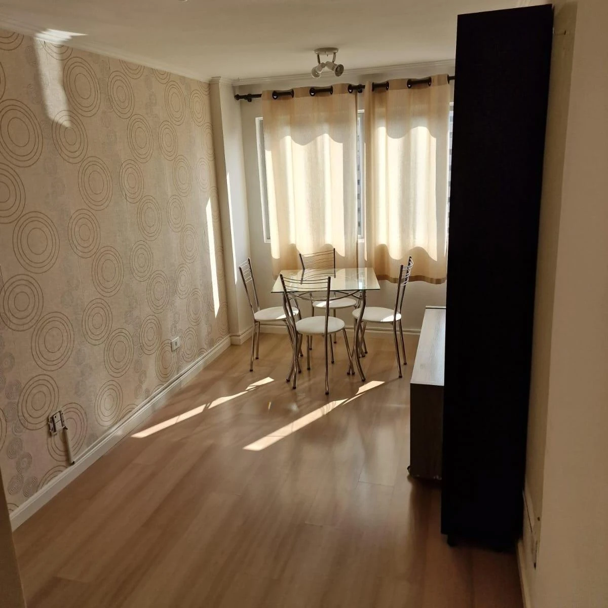 1-bedroom apartment with a separate kitchen — photo 4