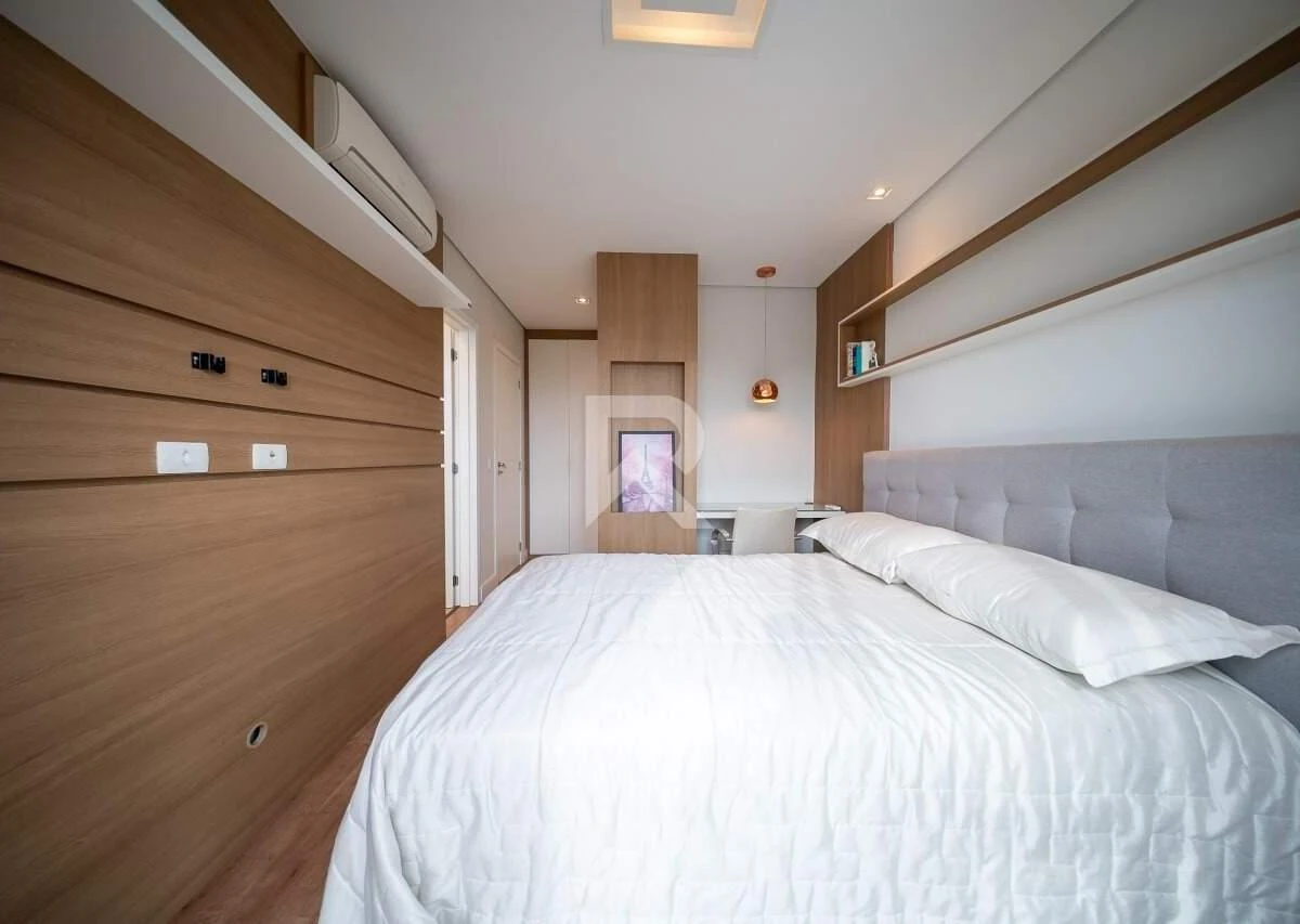 Furnished apartment, 150 m², with a glass-enclosed balcony — photo 20