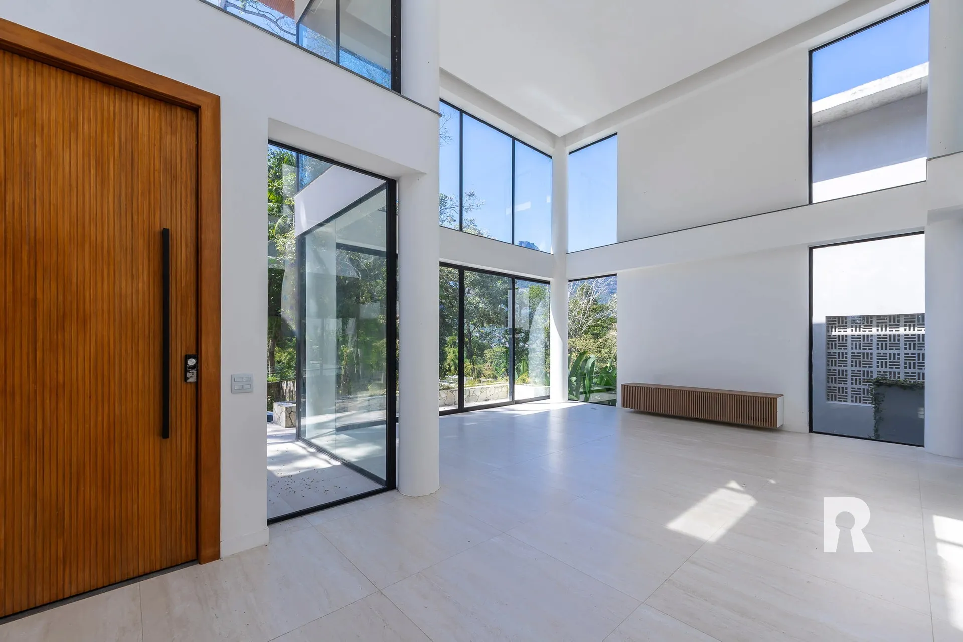 Casa moderna de 5 suítes com 7 banheiros e 2 vagas — photo 13