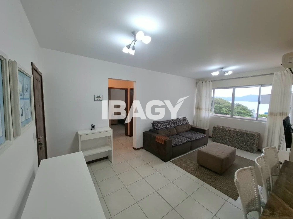 One-bedroom apartment with a water view — photo 3