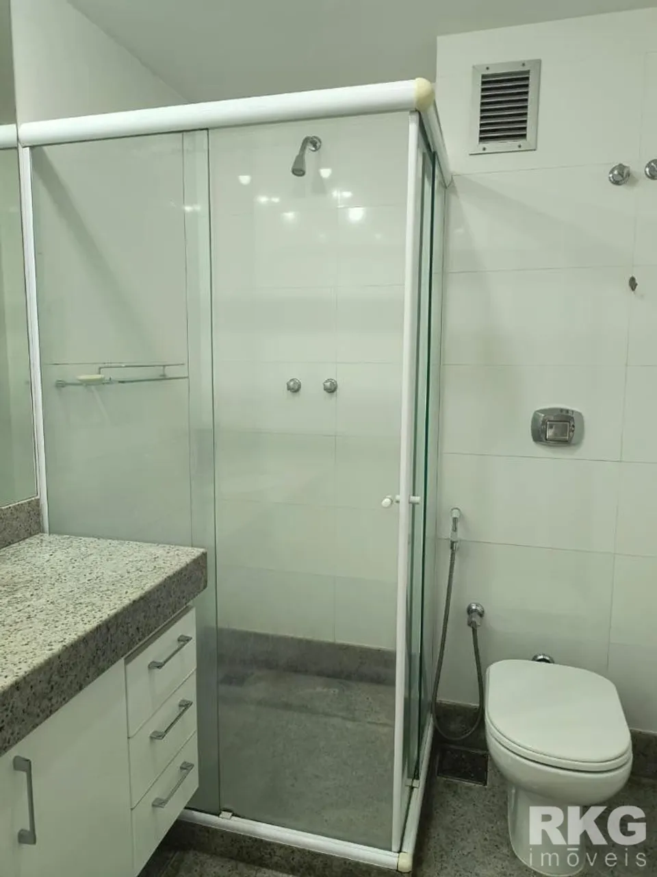 Apartamento com 5 banheiros e box de vidro — photo 7