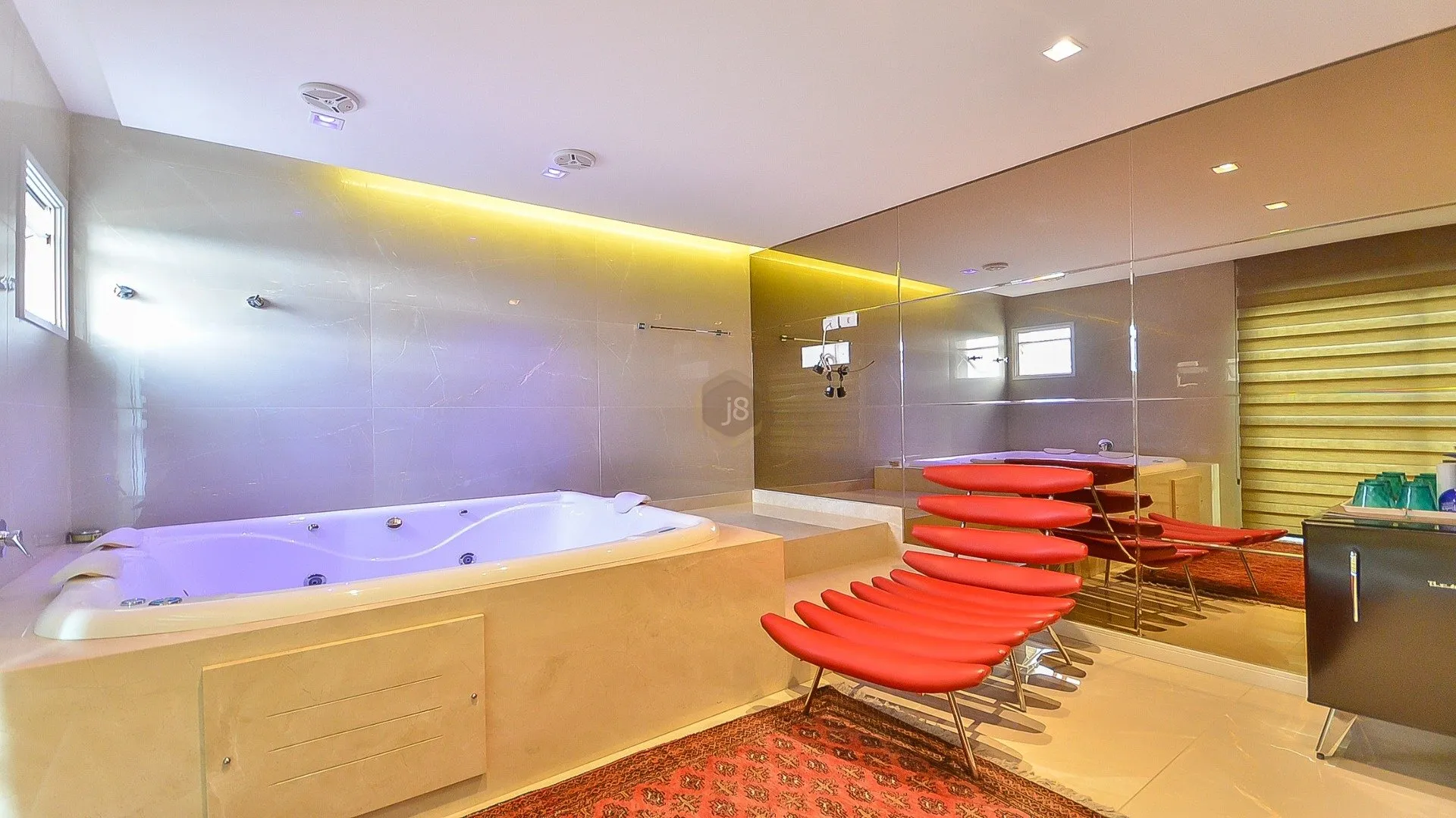 3-bedroom apartment with a bathtub — photo 16